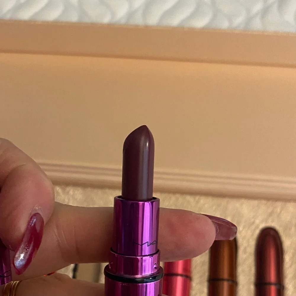 MAC Cosmetics Vibrant Lipstick Collection - Picture 11 of 12